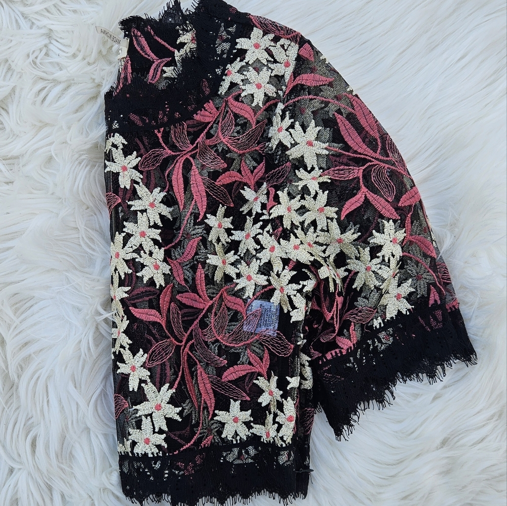 Flower Lace Crop Top